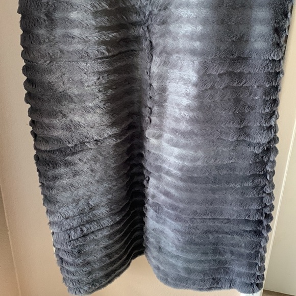 Ribbed Fuzzy Sleeveless Duster Vest - Picture 8 of 9